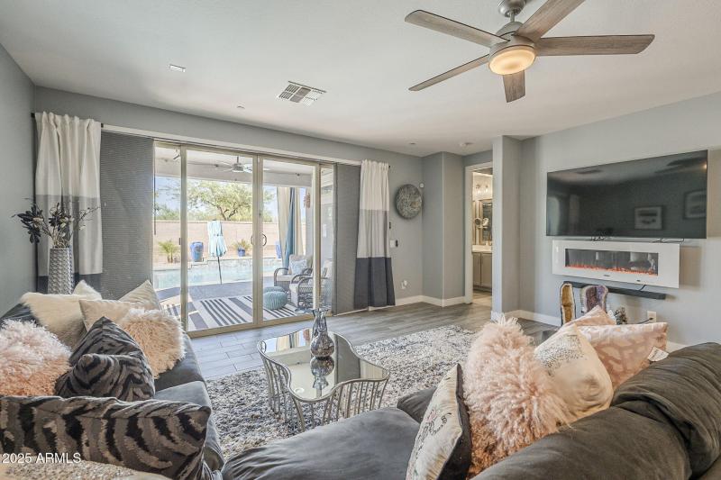 7-web-or-mls-Roy Rogers-7