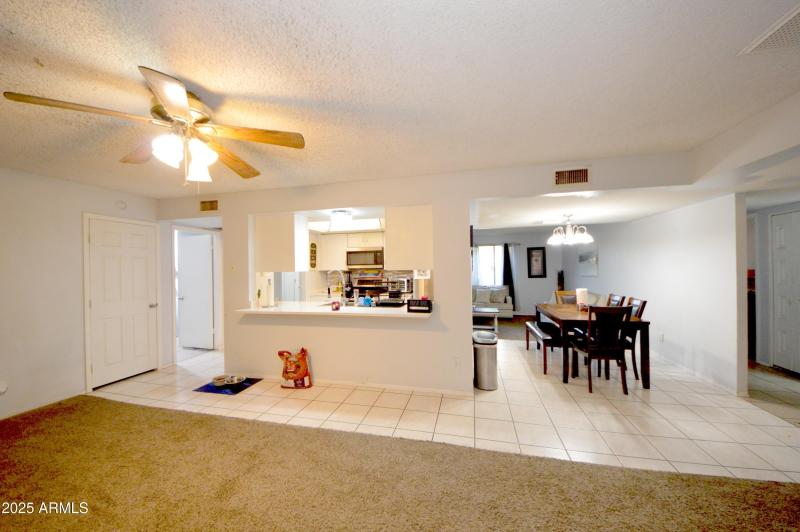 Kitchen Family Room - Dining Area