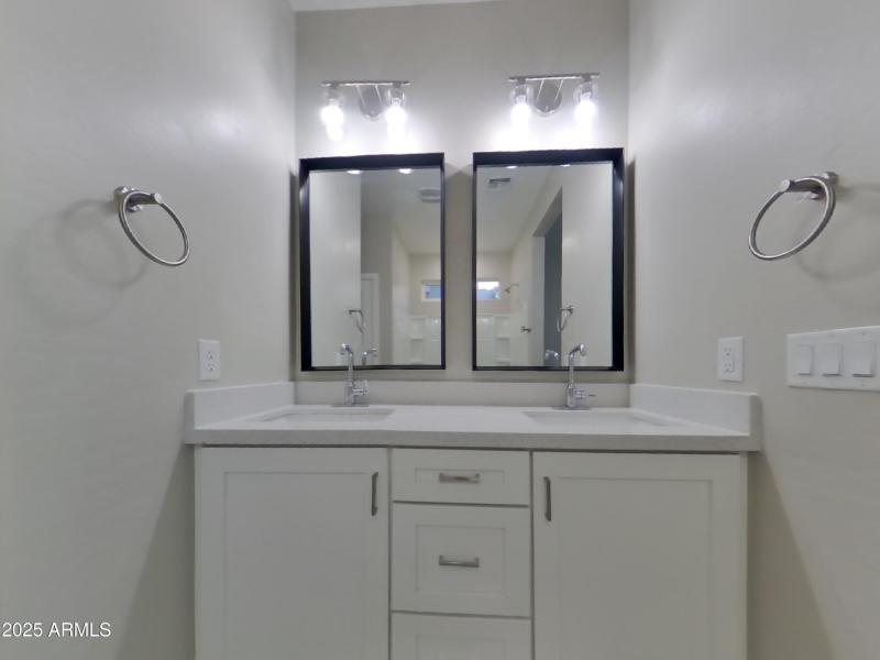 9_pc_n9zut40WC0_tnUxM8NSiW_layout_1