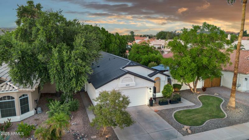 037_57-web-or-mls-dji_0086_400