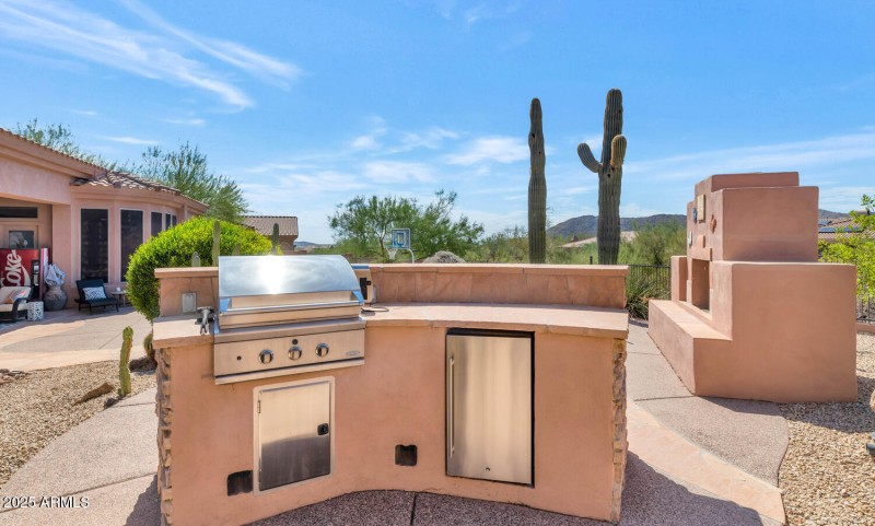 Fireplace & BBQ Island