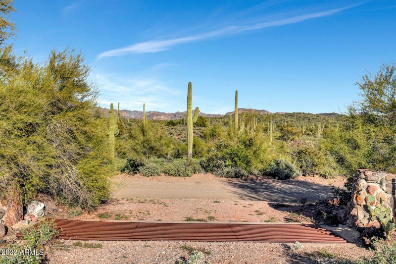 21_3750_South_Blackhawk_Road__021_mls