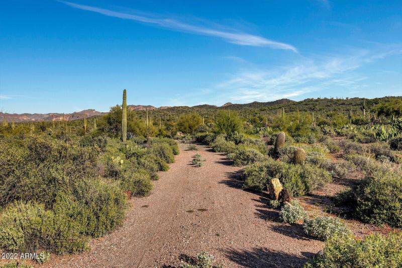 20_3750_South_Blackhawk_Road__020_mls