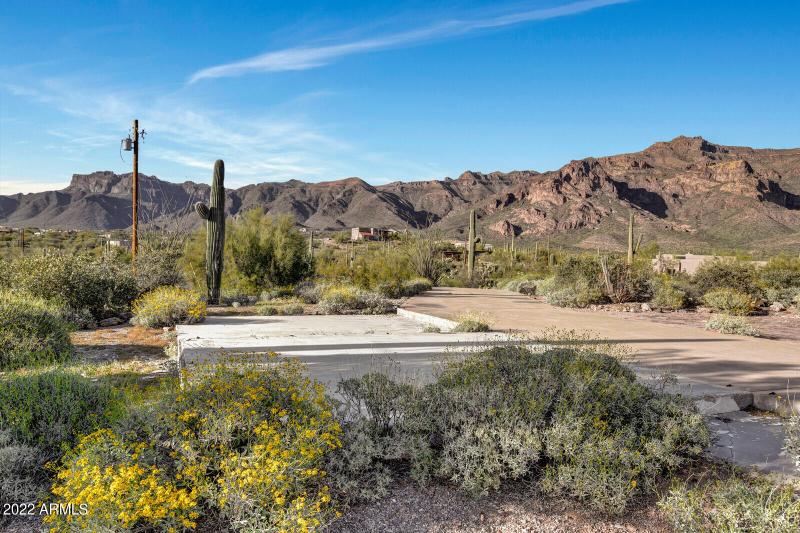 28_3750_South_Blackhawk_Road__028_mls