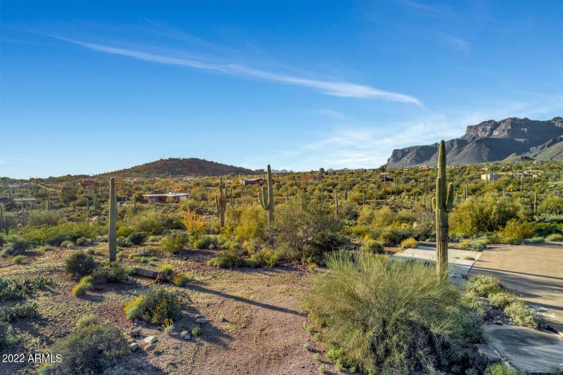 33_3750_South_Blackhawk_Road__033_mls