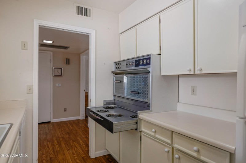 Iconic Frigidaire pop-out range!