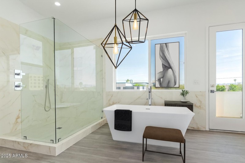 master bath virtually staged