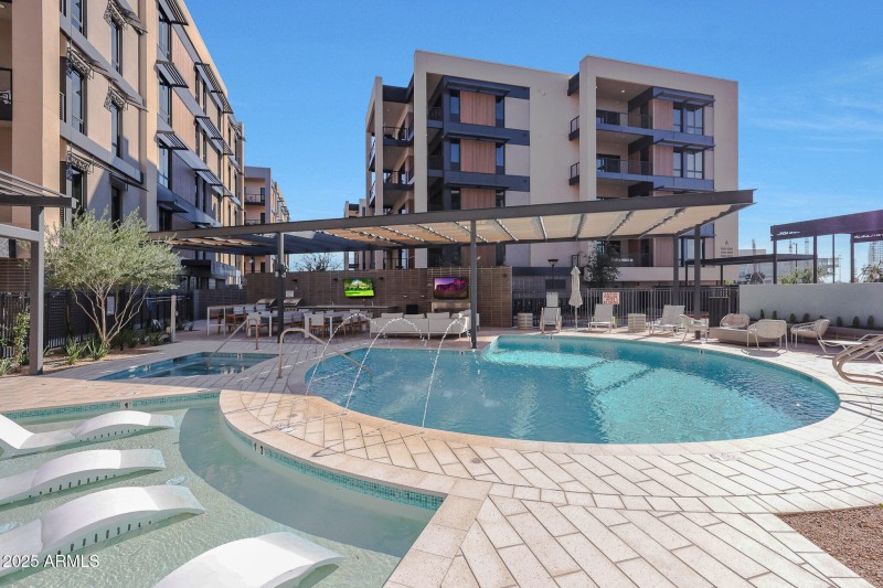 Wading Pool/Sunning Pool