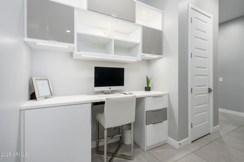 drop center/work station