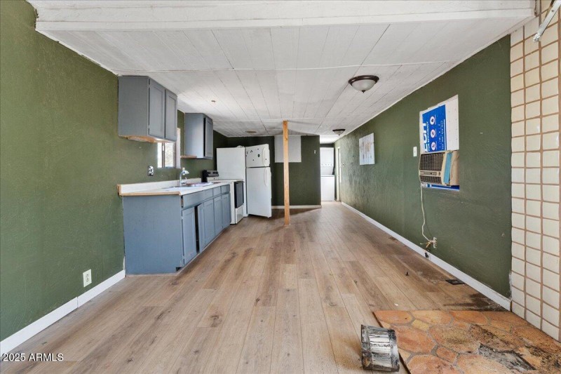 14-Kitchen & Dining Area