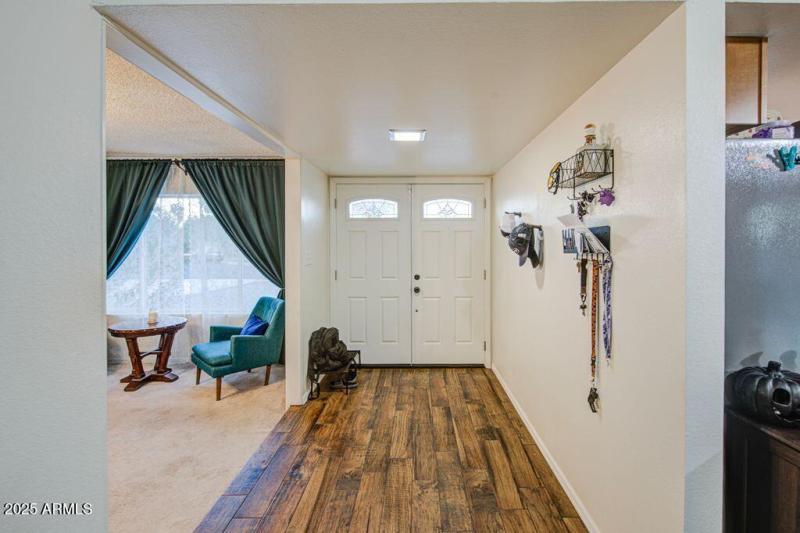 5039 W Mercer Ln entrance