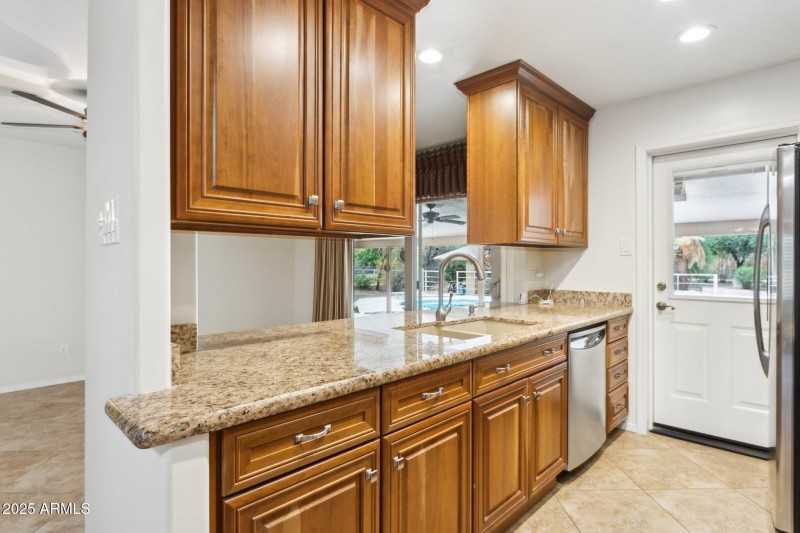 63-web-or-mls-5315-e-thunderbird-rd