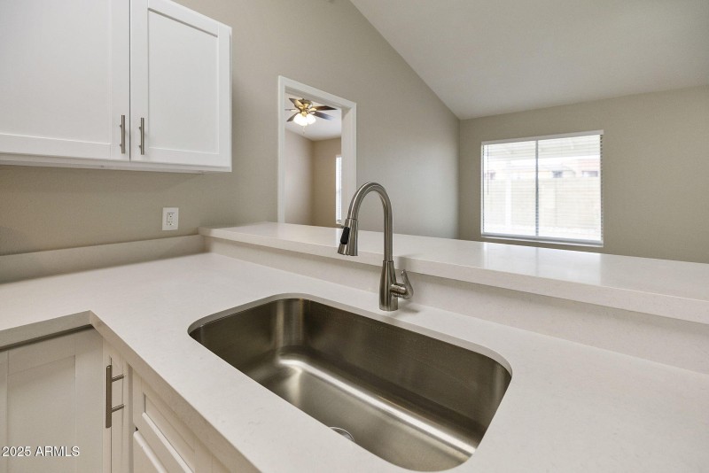 Single basin undermount sink