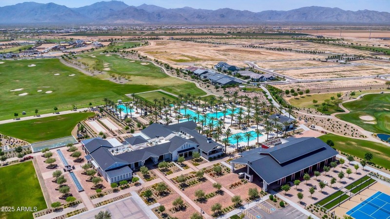 Clubhouse, Tennis, Golf & MORE!