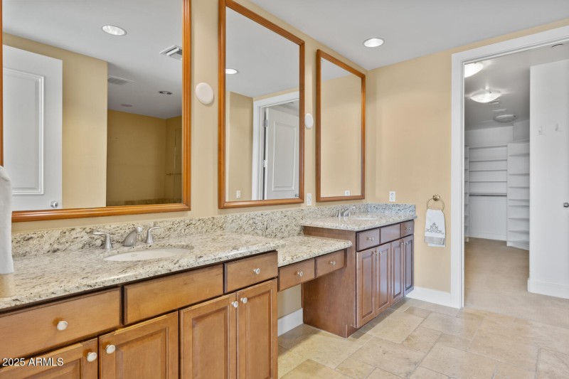 2211 E Camelback Rd - 318