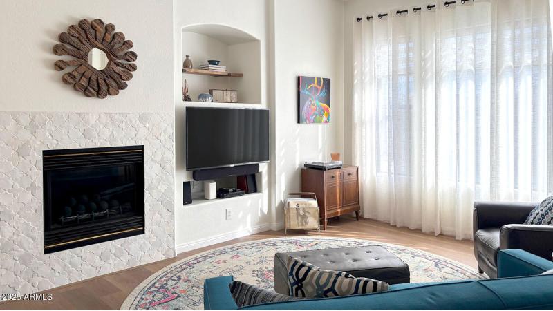 10 Custom Fireplace Surround