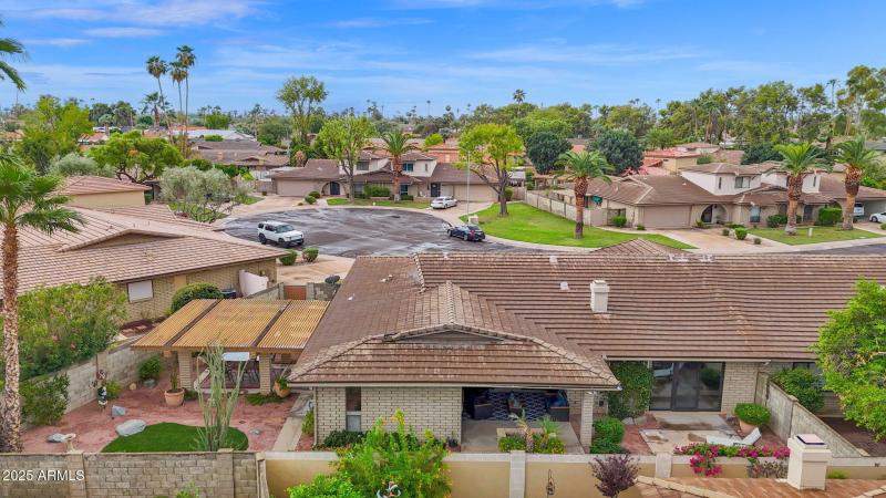 Lovely Private yard on Cul de sac lot