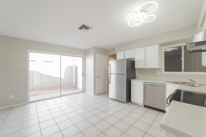 1019221.6616 W VOGEL AVE - Kitchen_1