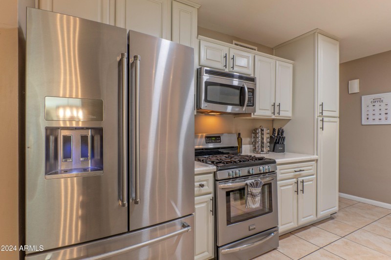 1749 East Medlock Drive-print-014-007-ki