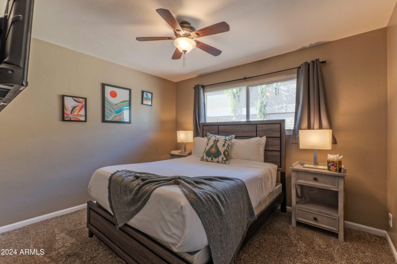 1749 East Medlock Drive-print-020-029-gu