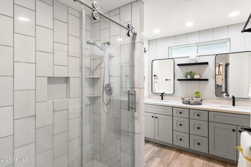 PRIMARY SUITE BATHROOM