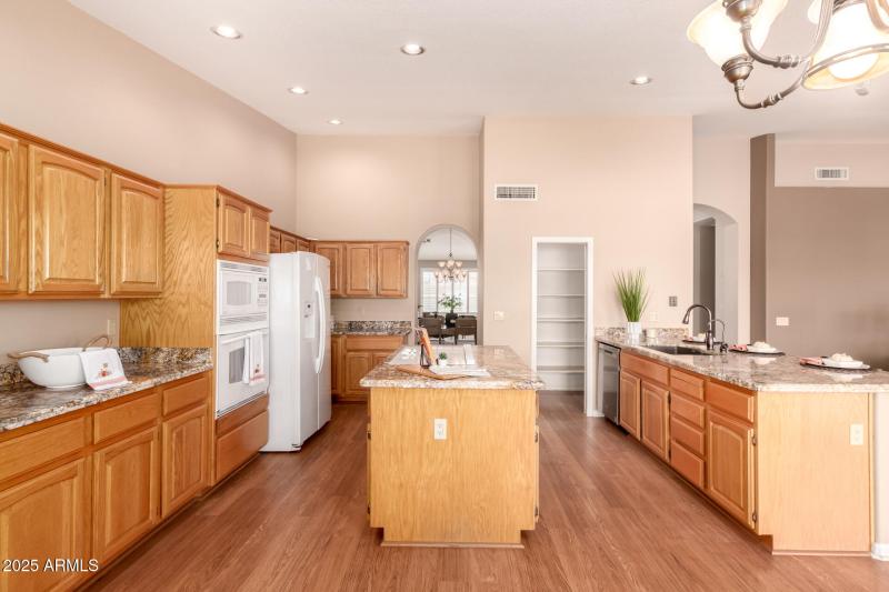 16 - Kitchen Islands