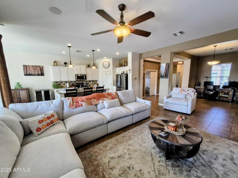 186dde1d-73eb-46a1-b5ae-d0f9311cd6f3~1