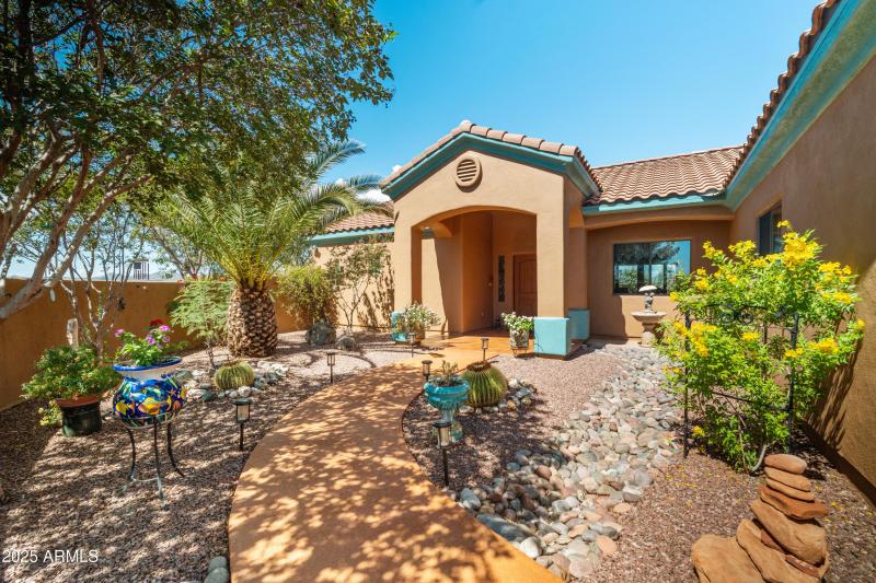 Relax In The Gorgeous Courtyard