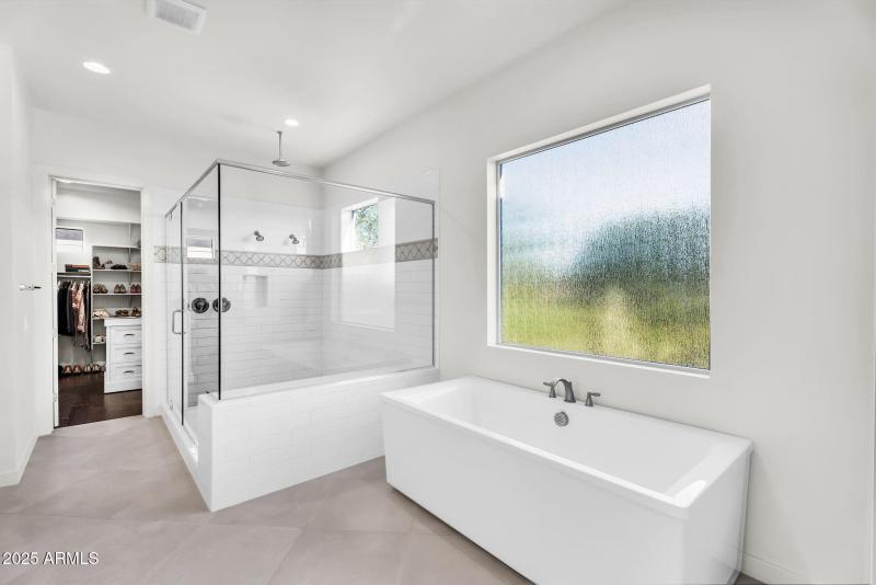 Spa-like primary bathroom!