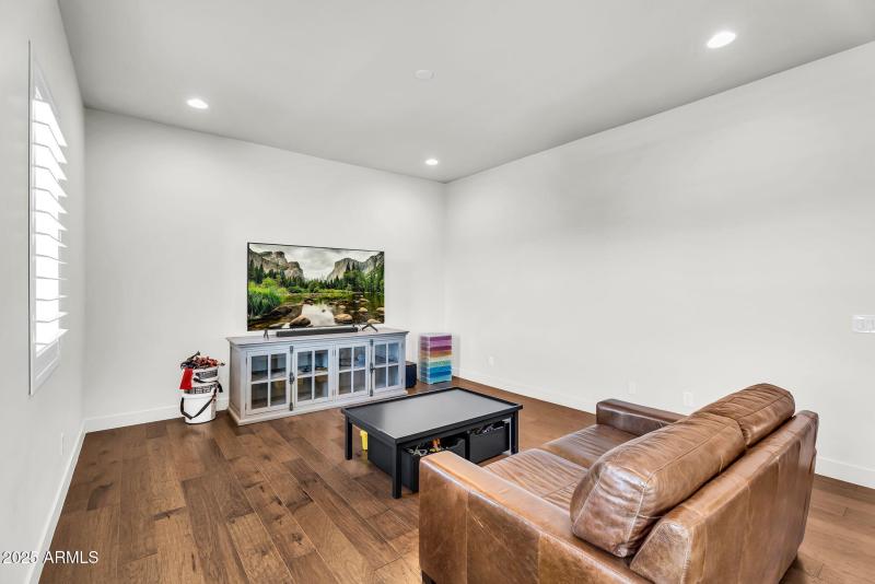 Large upstairs bonus room