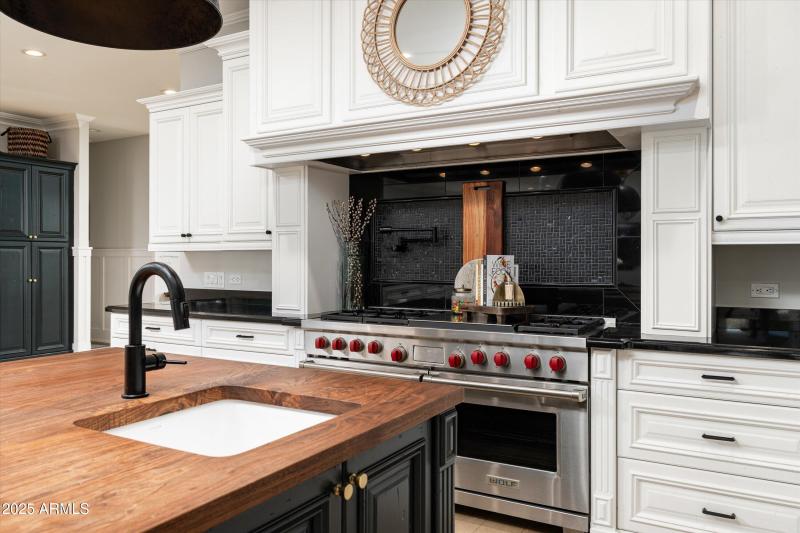 6113 E Calle Del Norte