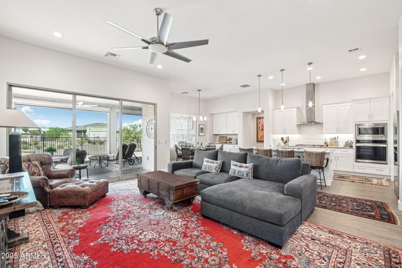 7-web-or-mls-W Fairmount Ave-S2809-006