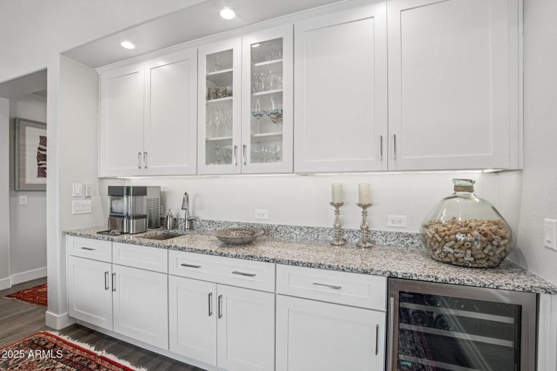 10-web-or-mls-W Fairmount Ave-S2809-009