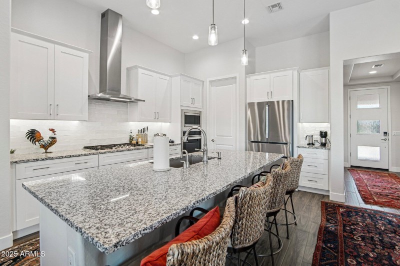 12-web-or-mls-W Fairmount Ave-S2809-011