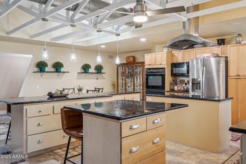 22-web-or-mls-W Country Club Dr-S2909-02