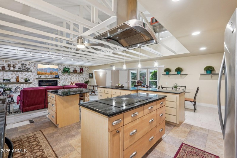 23-web-or-mls-W Country Club Dr-S2909-02