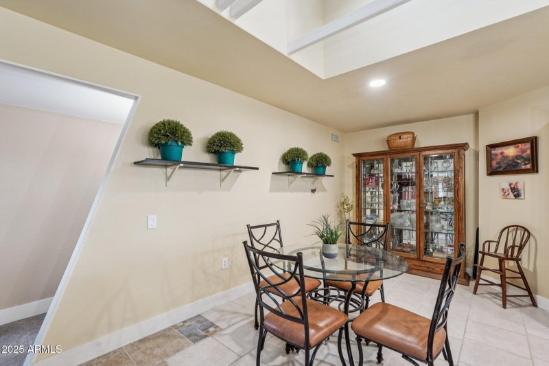 16-web-or-mls-W Country Club Dr-S2909-01