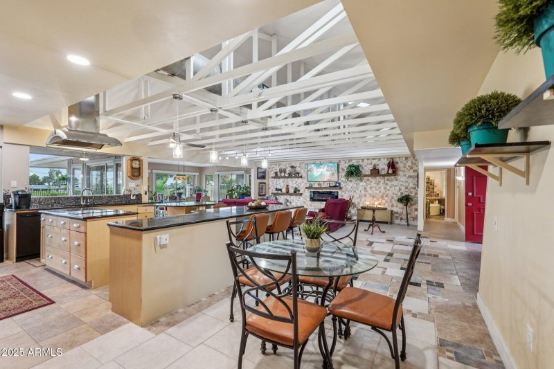 15-web-or-mls-W Country Club Dr-S2909-01