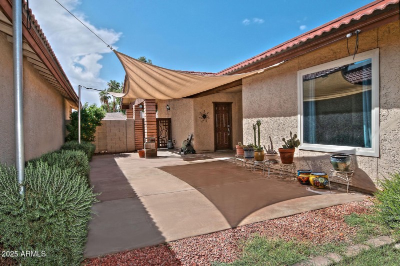 5202 E Tamblo Dr Phoenix AZ-large-008-00