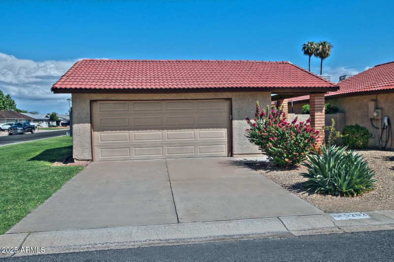 5202 E Tamblo Dr Phoenix AZ-large-031-02