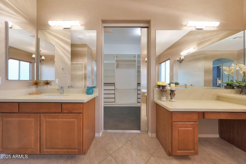 Primary bath/walk in closet