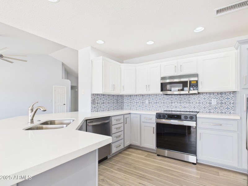 20-web-or-mls-CAM03379G0-PR0149-STILL018