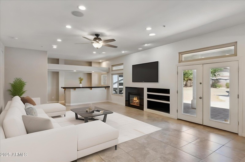 Nice Bar Area for Entertaining