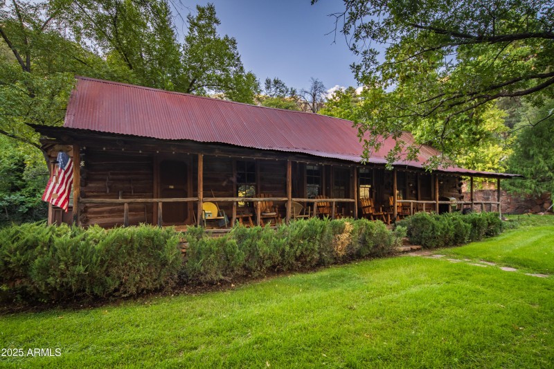 INTEREST SHARE IN 1800'S RESIDENT'S CABI