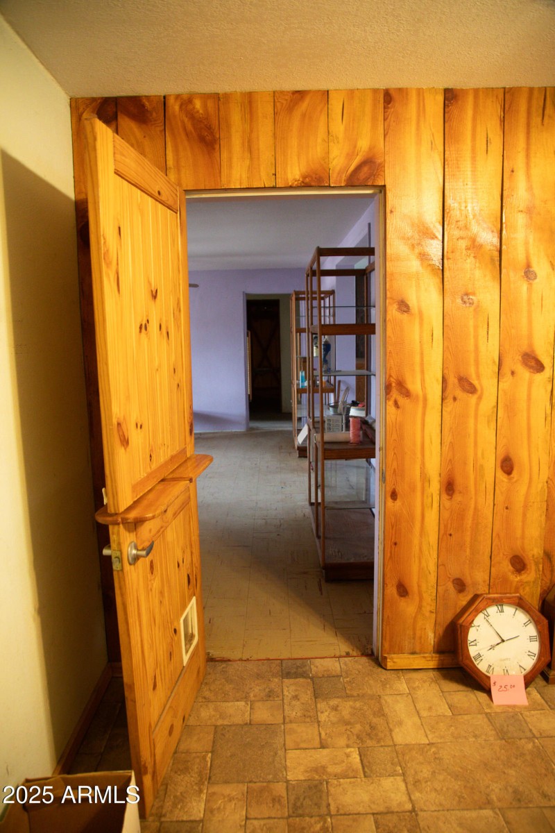 Dutch door betw Dining Rm & Lvg Rm