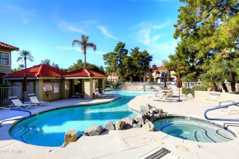 Lake Side Community-Spa-Pool