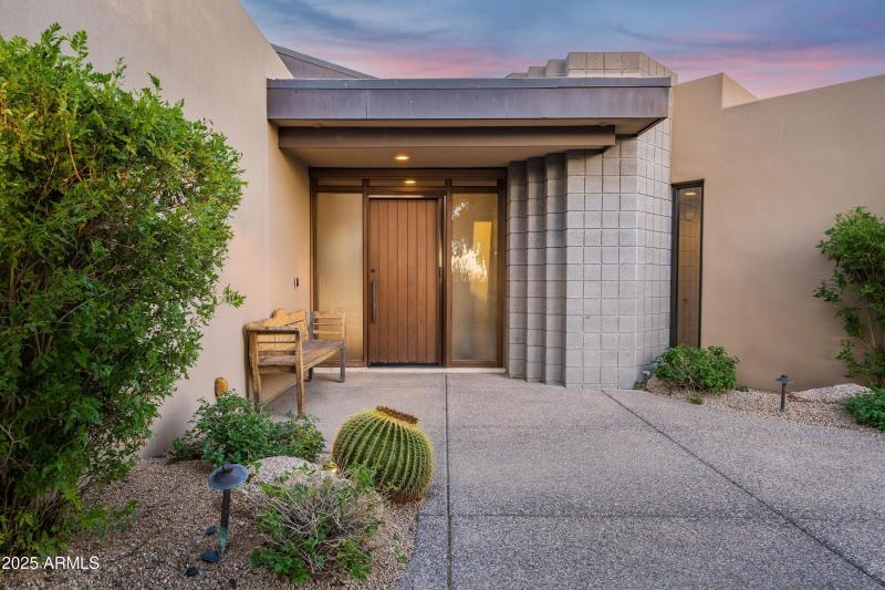 006_Welcoming Entrance