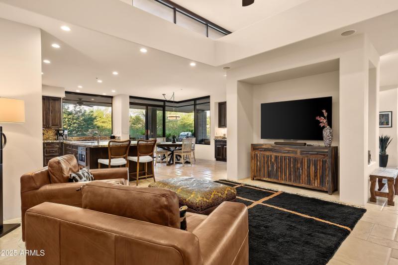 019_Desirable Open Floor Plan