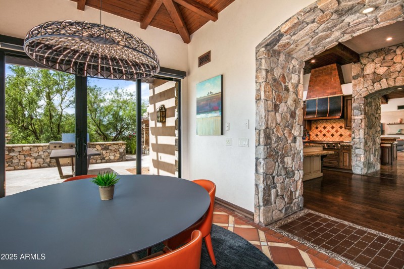 024_Casual Dining Drama