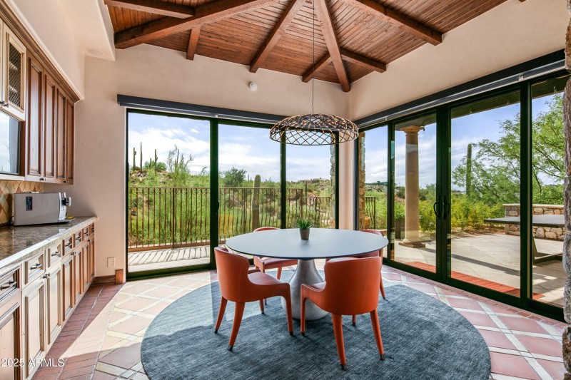 025_Casual Dining Vistas